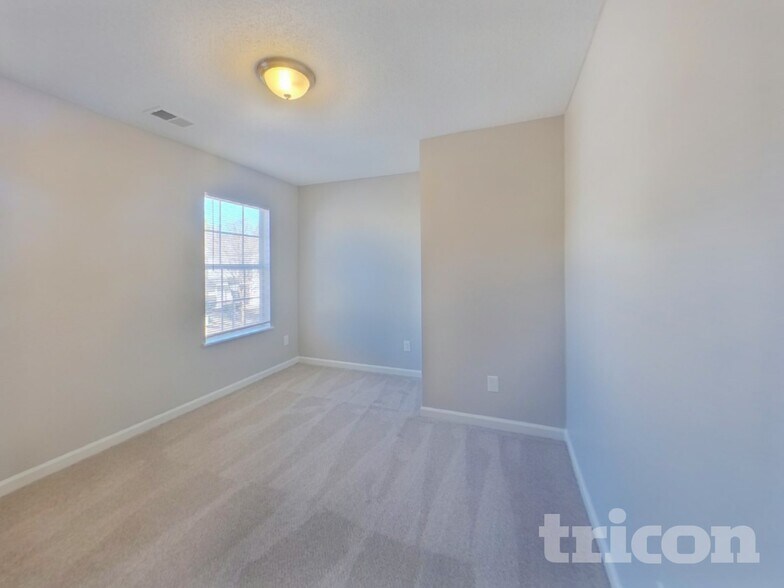 Building Photo - 2000 Lake Carolina Dr