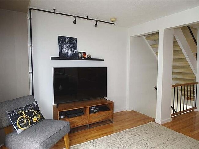 Living Room - 563 Winesap Dr