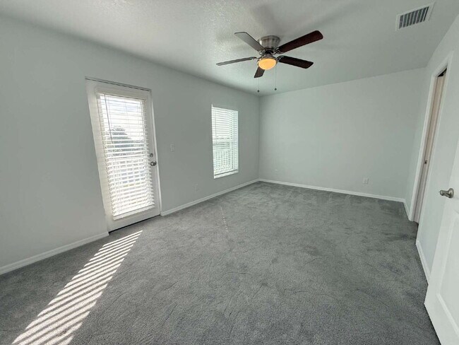 Building Photo - Waterfront 3 bedroom townhome with dock!