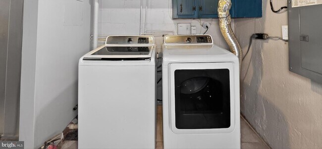 Building Photo - 8303 Ridgely Oak Rd