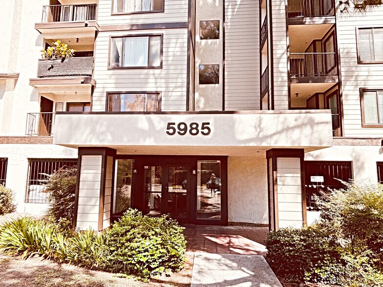 Building Photo - 5985 Dandridge Ln