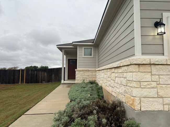 Building Photo - Beautiful 3/2 Single Story Home in Cibolo, TX