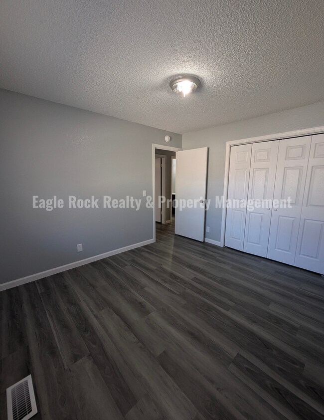 Building Photo - East Tulsa Duplex Unit for Rent (2beds/1.5baths)