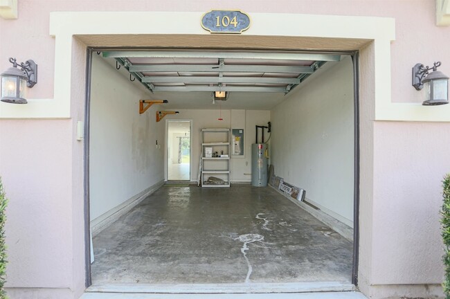 Building Photo - 104 Crete Ct