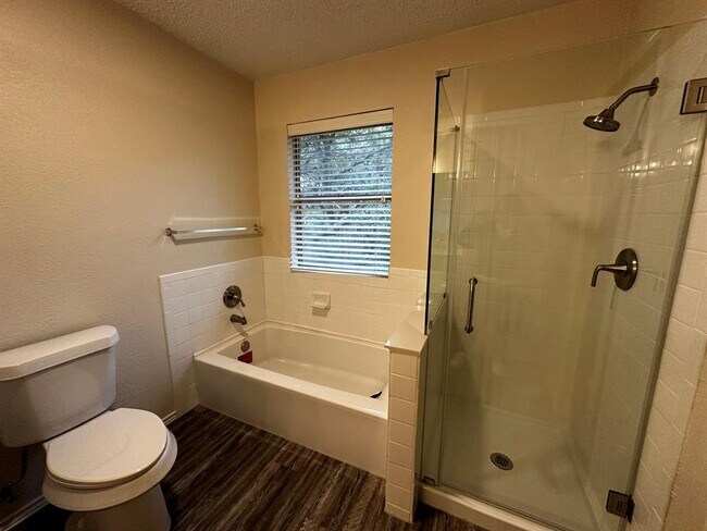 Building Photo - 6106 La Naranja Ln