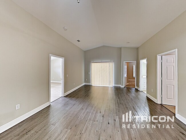 Building Photo - 401 Lisa Ann Ct