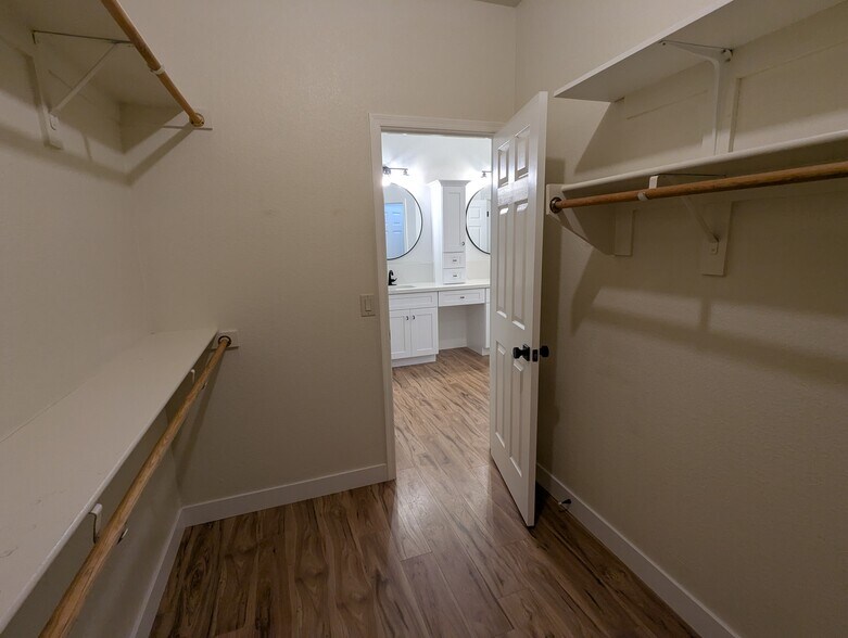 Building Photo - 267 E Smoke Tree Rd