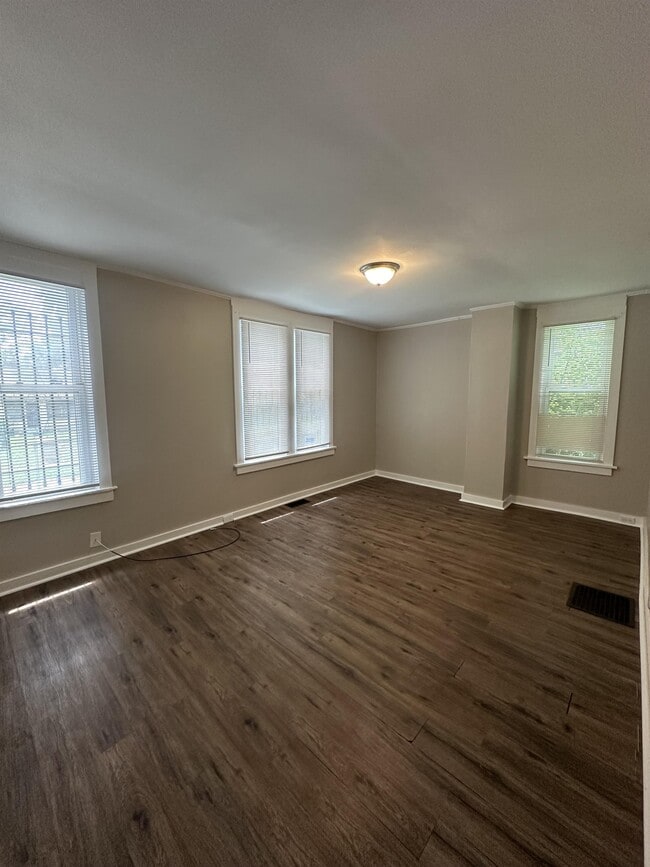 Building Photo - 3828 E 11th St