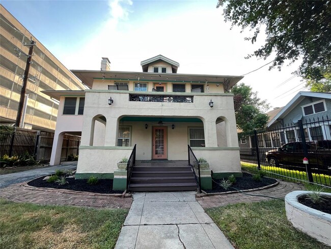 Primary Photo - 2612 Crocker St