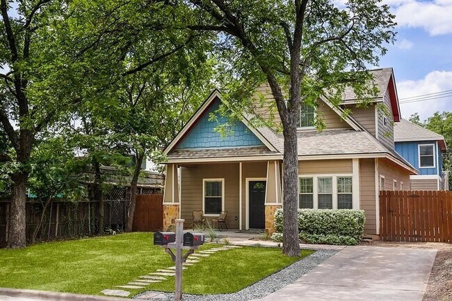 Primary Photo - Hyde Park Home