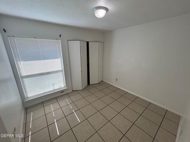 Building Photo - 3601 Okeefe Dr