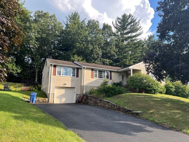 Building Photo - 150 Long Hill Dr