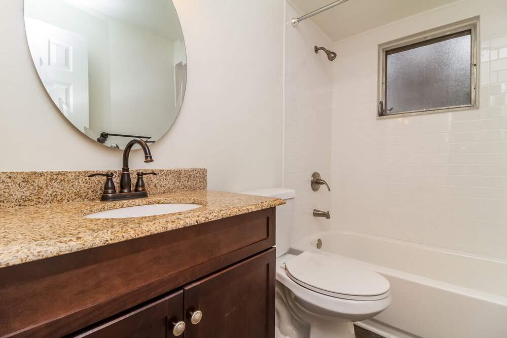 Building Photo - 2701 Kinnon Dr