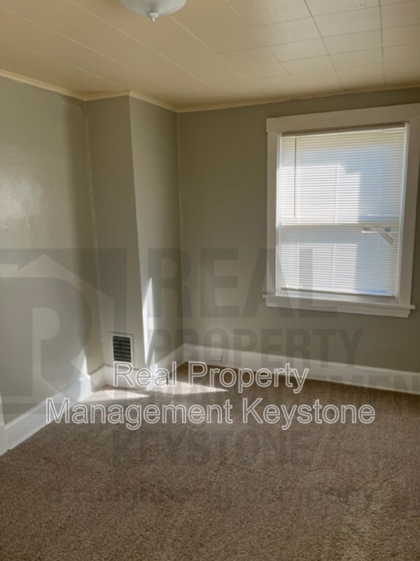 Building Photo - 33 Merritt Ave