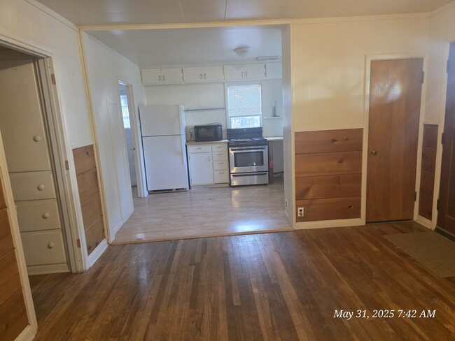 Building Photo - 1440 Hall Ave