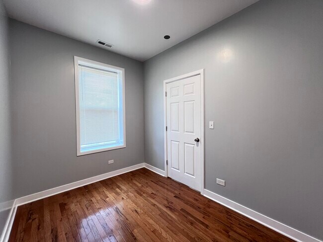 Building Photo - 6402 S Eberhart Ave