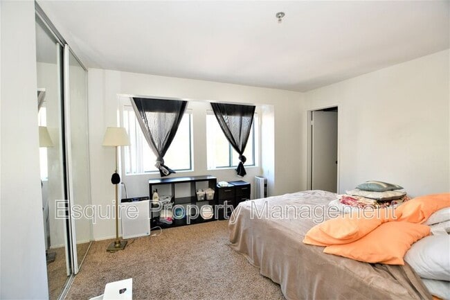 Building Photo - 807 S B St