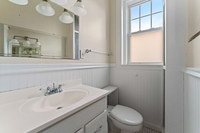 Building Photo - Just Updated Brookline Village Two Bed Con...