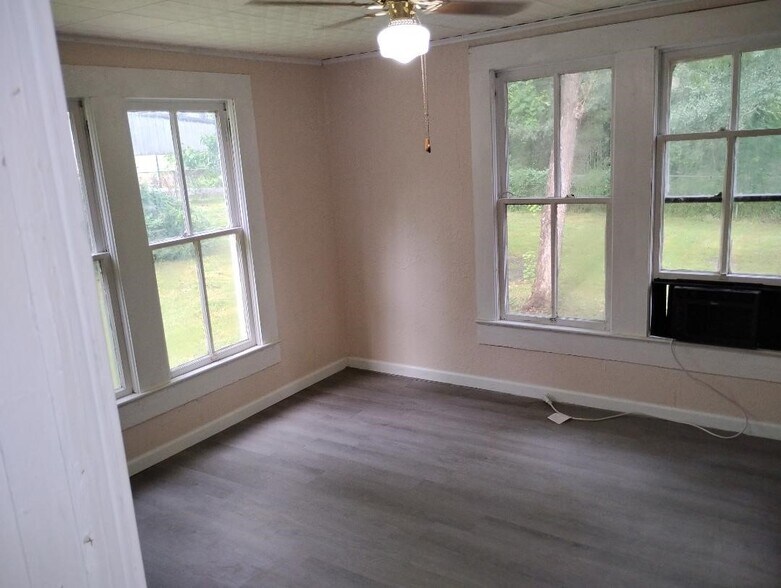 Building Photo - 207 N Elizabeth Ave