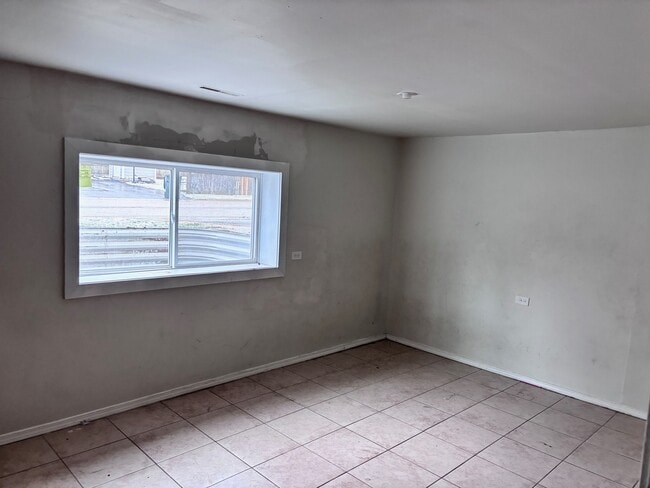 Building Photo - 224 E Heather Terrace