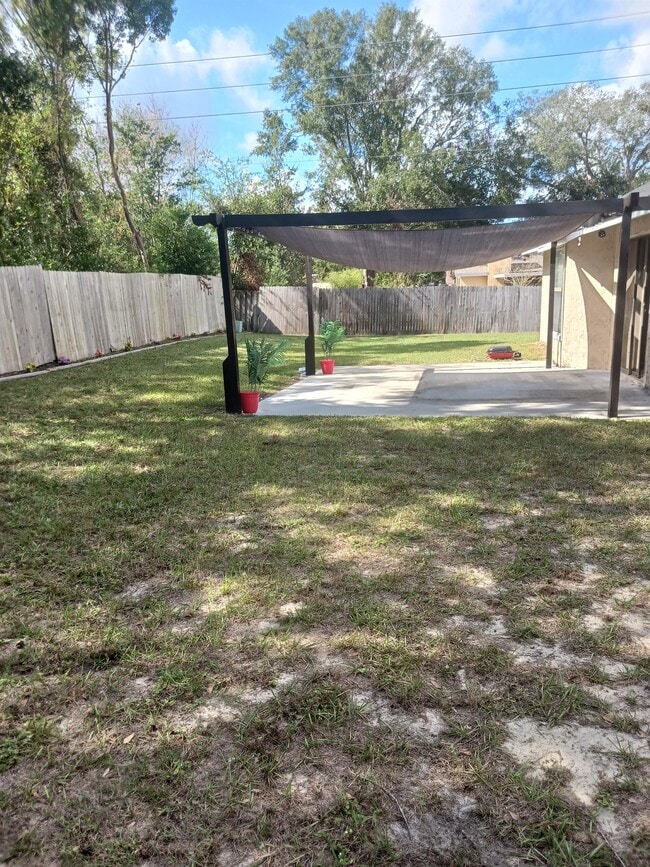 Building Photo - 7706 Covedale Dr
