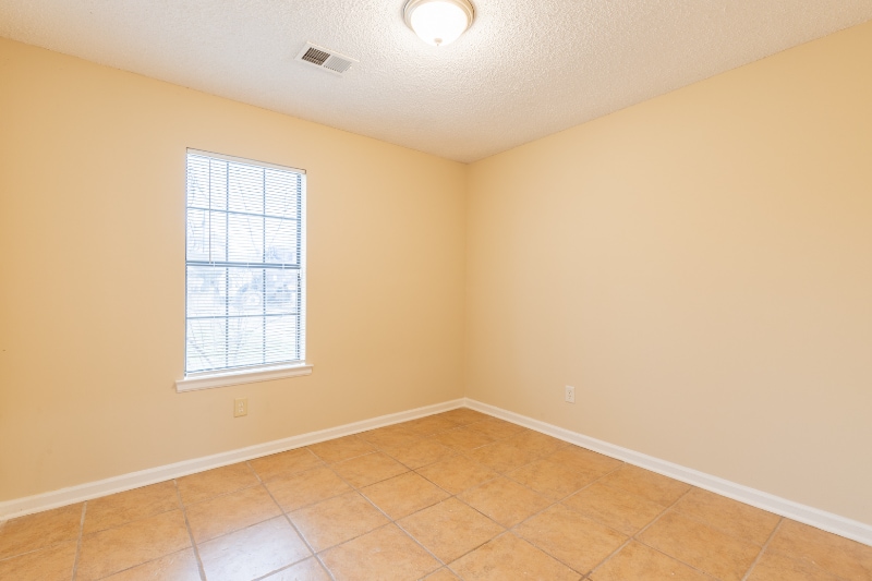 Building Photo - 10152 Yates Dr
