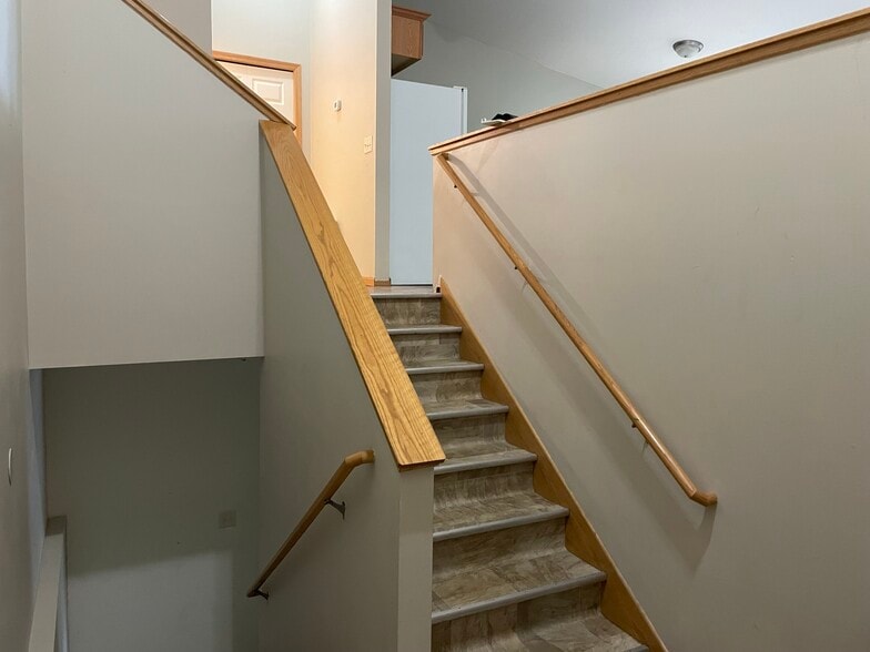 Building Photo - 300 Linden St N