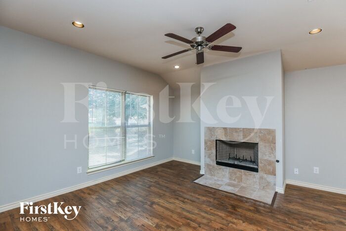 Building Photo - 519 Branchwood Dr