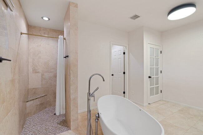 Building Photo - 2882 S Palmer Dr