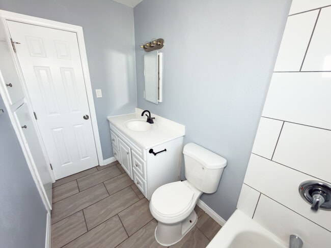 Building Photo - 812 W Mines Ave