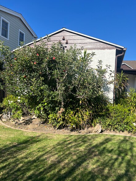 Building Photo - 1518 S Carmelina Ave