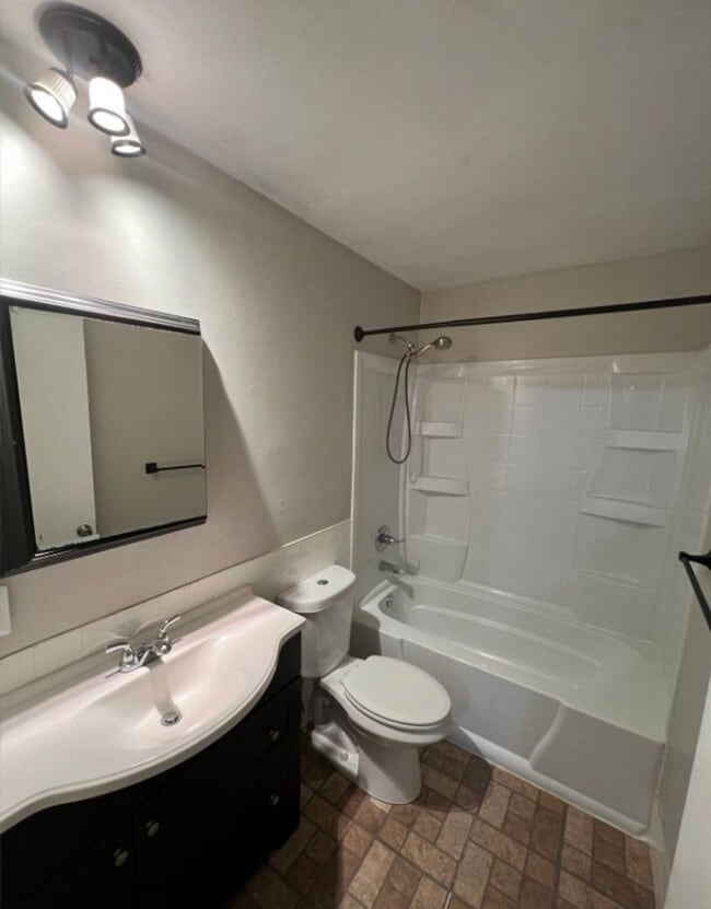 Building Photo - Quiet Cul-de-Sac Home with Bonus Room & Big Backyard!