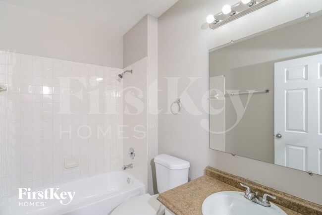 Building Photo - 1225 Schumann Dr