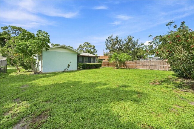 Building Photo - 2855 Dueby St