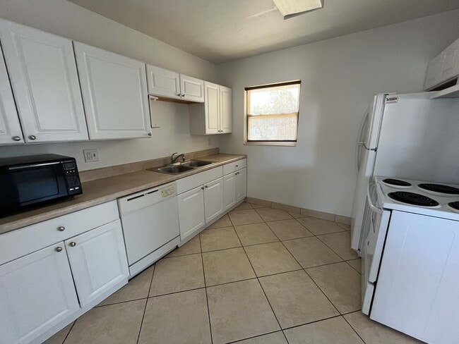Building Photo - 2154 Inner Cass Cir