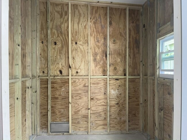 Building Photo - 15777 Bolesta Rd