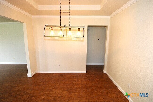Building Photo - 3303 Solomon Dr