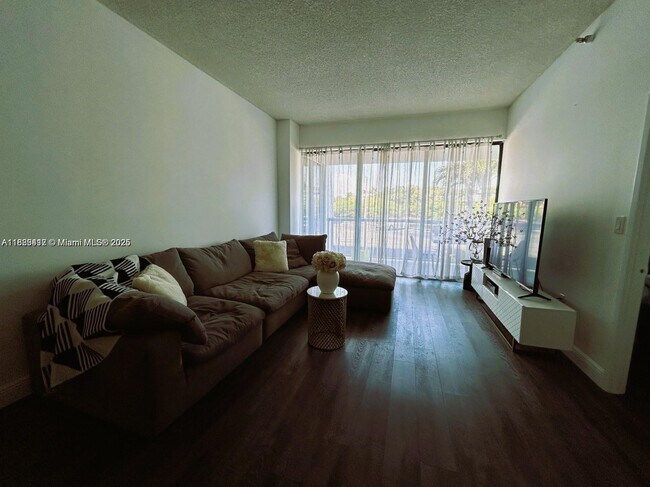 Building Photo - 20515 E Country Club Dr