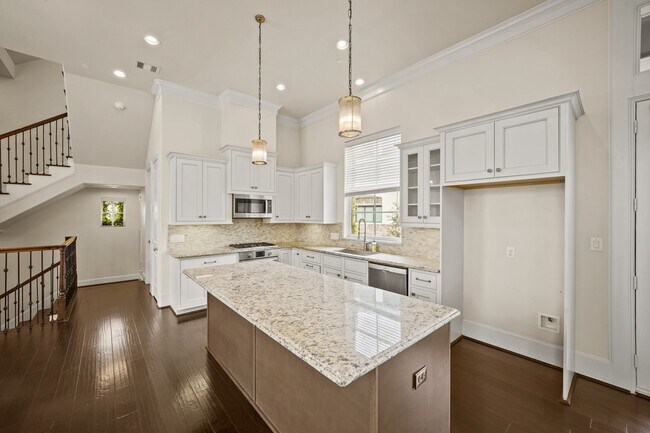 Building Photo - 2003 Covent Garden Station