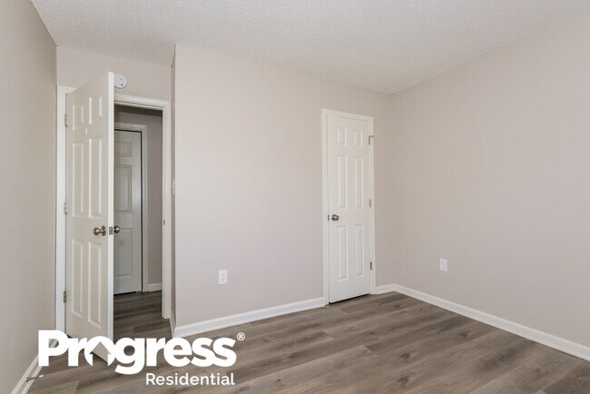 Building Photo - 709 Peregrine Ct
