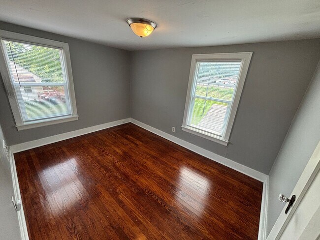 Building Photo - Beautiful 3 Bedroom/1 Bath Home in Lancaster