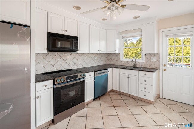 Building Photo - 48 Lanell Dr