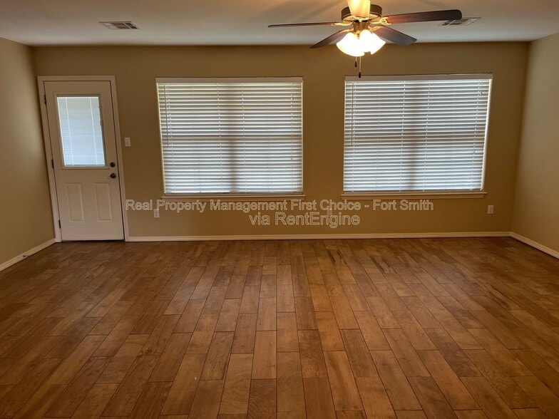 Building Photo - 529 Ridge Point Dr