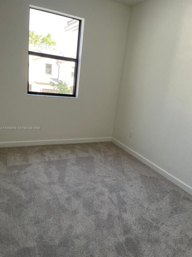 Building Photo - 212 SW 159th Ter