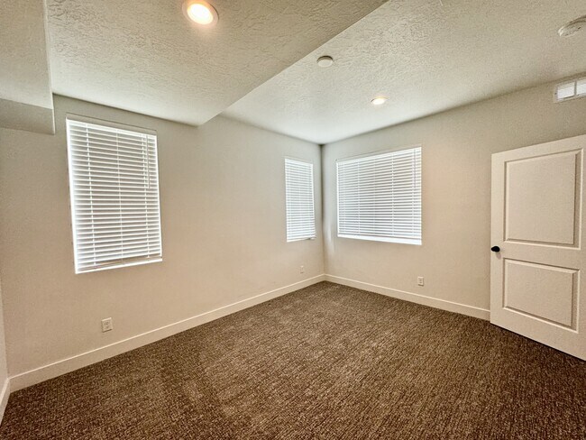 Building Photo - 1866 N 510 W