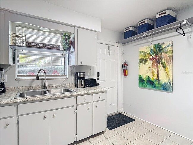 Building Photo - 220 Southeast Jefferson Cir N