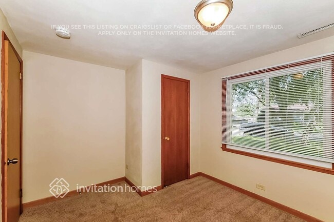 Building Photo - 2442 Jansen Ave