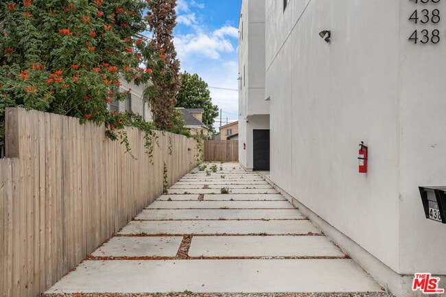 Building Photo - 438 E 28th St