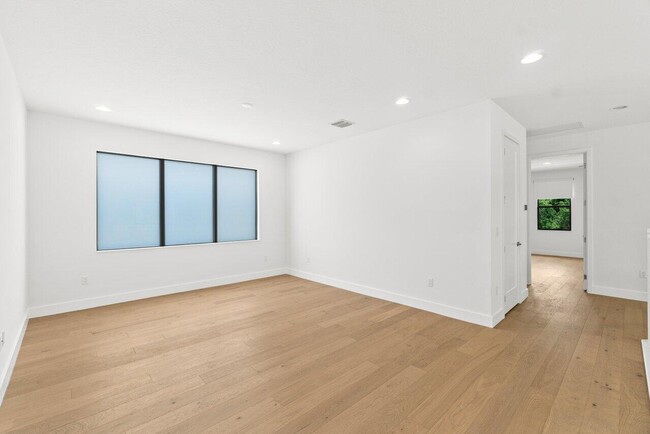 Building Photo - 8185 Crystal Downs Ave