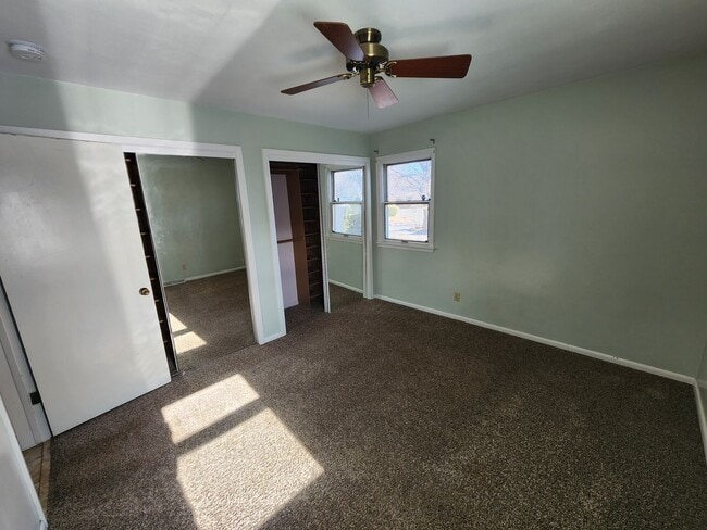 Building Photo - 3 Bedroom 2 Bath House in Rock Island